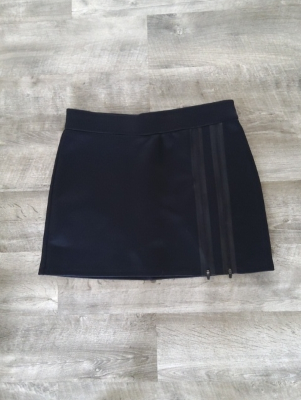 Fabletics Black Mini Skirt with Dual Zipper Detail Size Medium